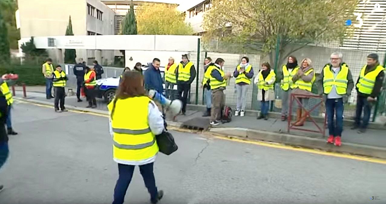 Draguignan : les “gilets jaunes” bloquent le centre des impôts