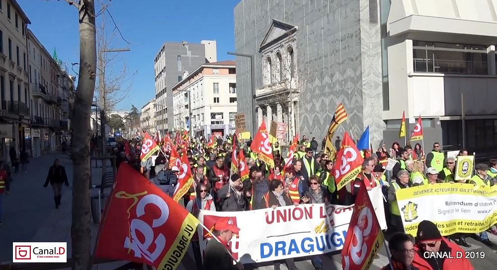 Rouge, Jaune Fluo, Jaune paille et Blanc : les quatre couleurs de la Manifestation de Draguignan