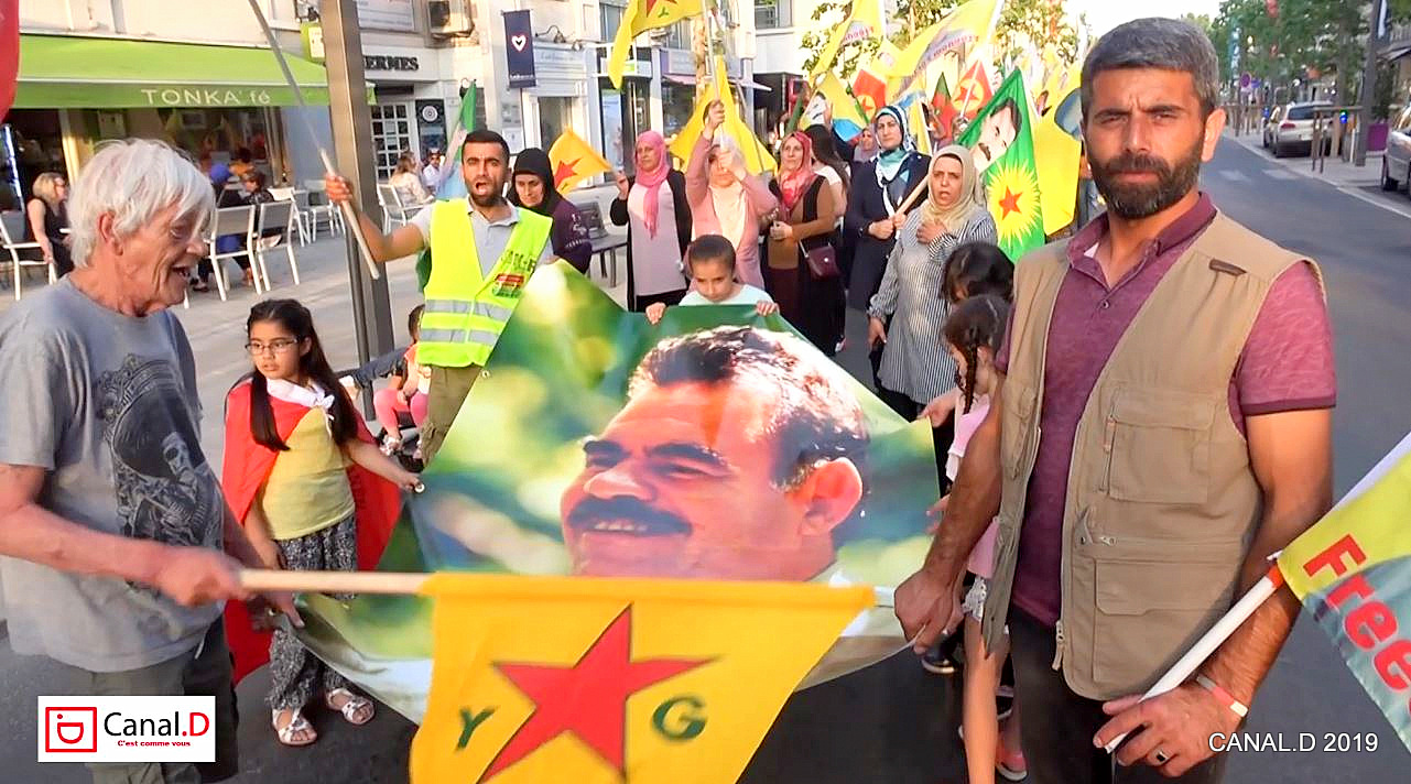 Les Kurdes de Draguignan manifestent contre les bombardements turcs
