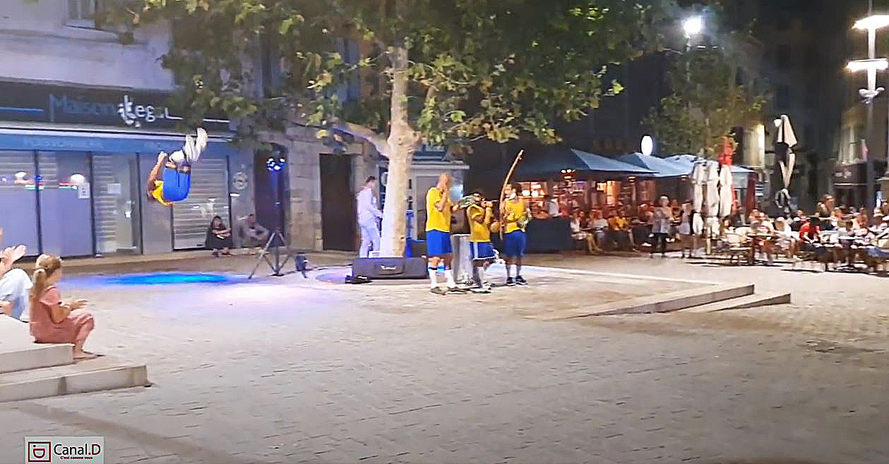 Draguignan : Capoeira sur la place du Marché !