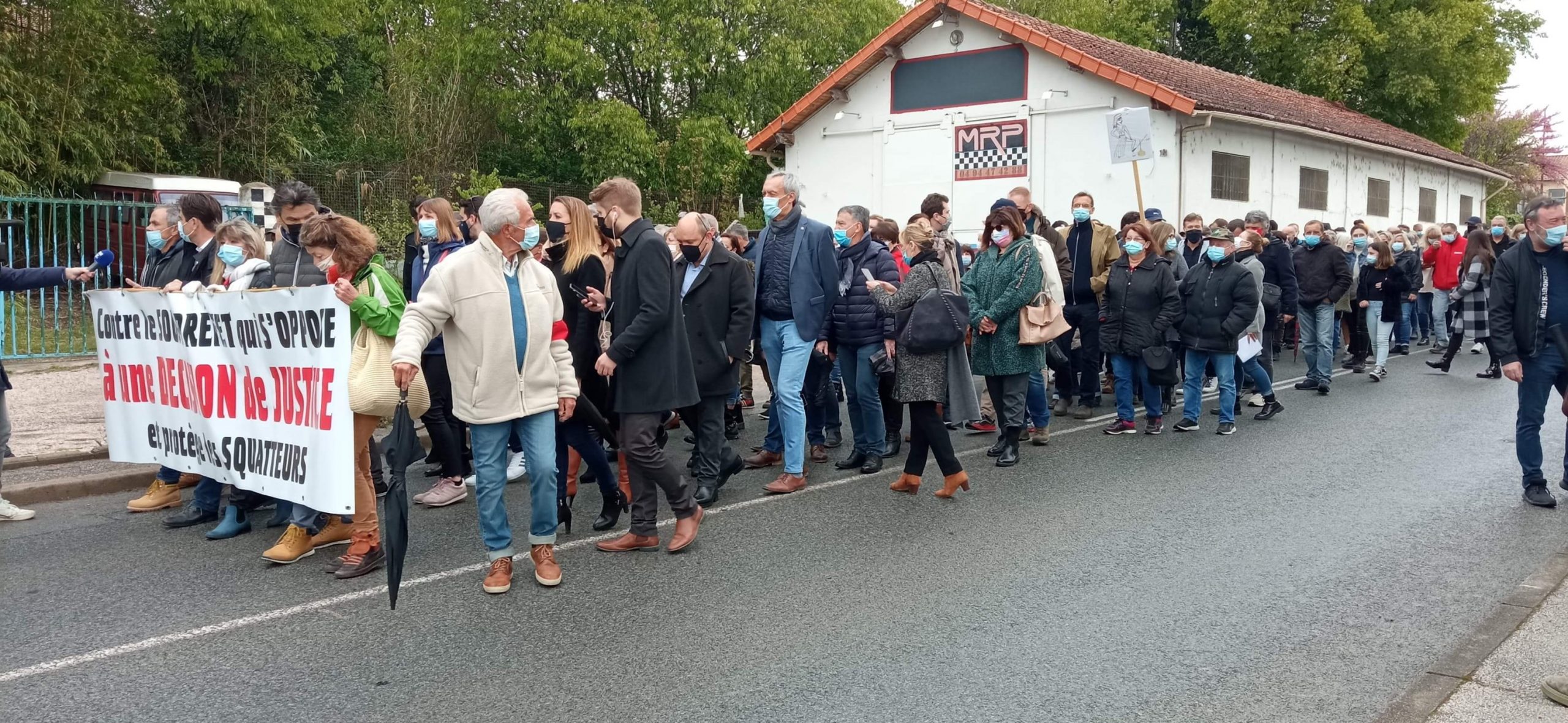 400 manifestants contre les squatteurs des Arcs-sur-Argens