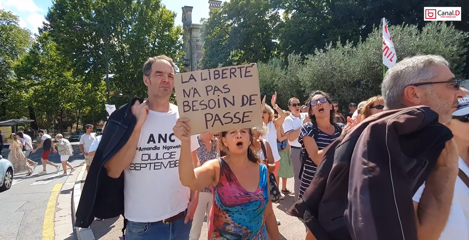 Les Anti-Pass sanitaire manifestent à Draguignan